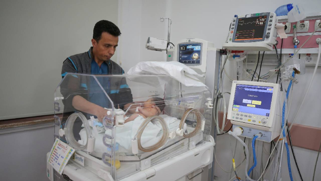 Depremlerde ayakta kalan hastanede 625 bebek doğdu